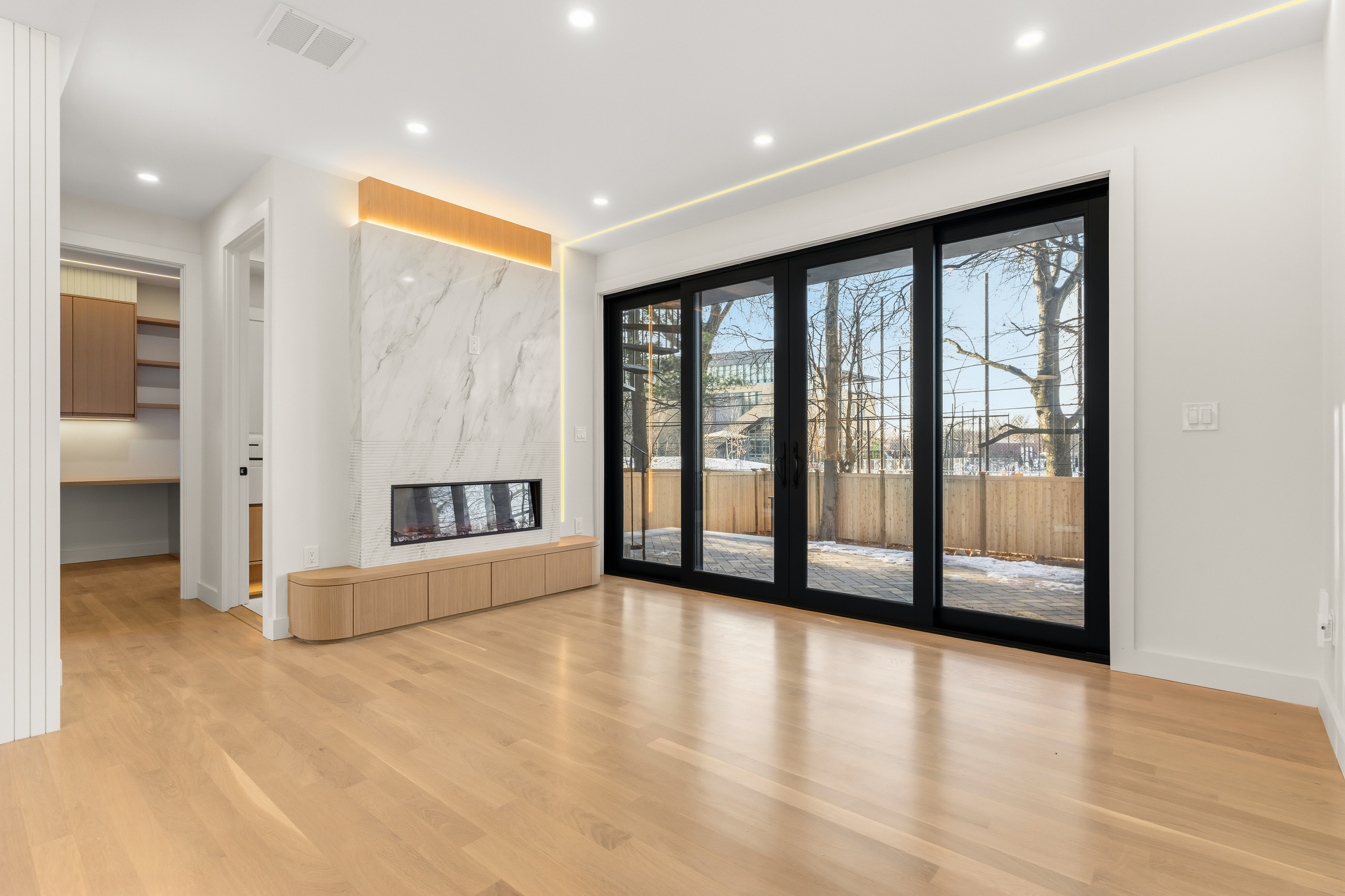 Luxury living room cove lighting